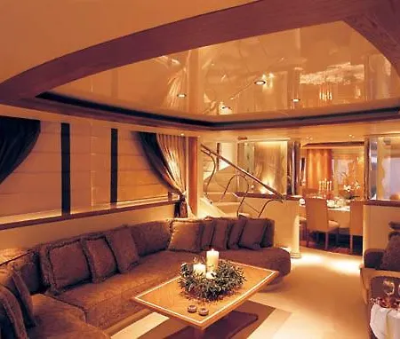 Carmen Fontana 船屋 *